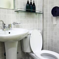 Отель 24 Guesthouse Myeongdong Avenue Южная Корея, Сеул - 2 отзыва об отеле, цены и фото номеров - забронировать отель 24 Guesthouse Myeongdong Avenue онлайн ванная фото 2