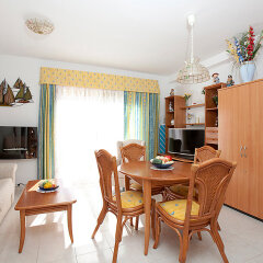 Отель Holiday Home Imperial Park 02 Испания, Кальпе - отзывы, цены и фото номеров - забронировать отель Holiday Home Imperial Park 02 онлайн комната для гостей фото 2