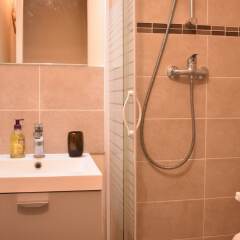 Апартаменты Renovated Studio in Paris ванная