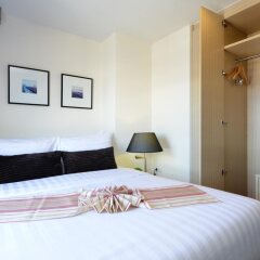 Отель The Grass Serviced Suites by At Mind сейф в номере