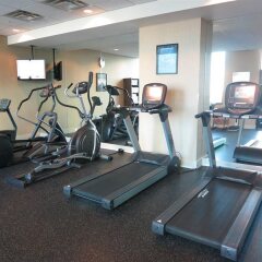 Отель Holiday Inn Vancouver Centre Канада, Ванкувер - отзывы, цены и фото номеров - забронировать отель Holiday Inn Vancouver Centre онлайн фитнесс-зал фото 3