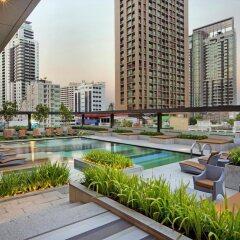 Отель Doubletree By Hilton Sukhumvit Бангкок бассейн фото 3