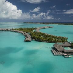 Отель The St Regis Bora Bora Resort Французская Полинезия, Бора-Бора - отзывы, цены и фото номеров - забронировать отель The St Regis Bora Bora Resort онлайн пляж фото 2