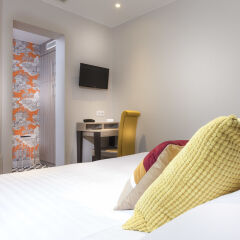 Отель Hôtel International Paris комната для гостей фото 5