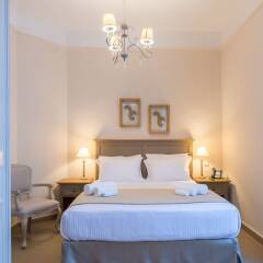 Отель Home and Art Suites комната для гостей