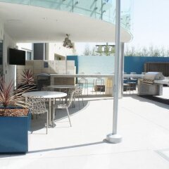 Отель The 5200 Wilshire Blvd США, Лос-Анджелес - отзывы, цены и фото номеров - забронировать отель The 5200 Wilshire Blvd онлайн гостиничный бар