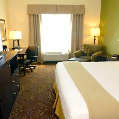 Отель Holiday Inn Express & Suites Geneva Finger Lakes удобства в номере фото 2