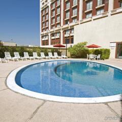 Отель Fiesta Inn Chihuahua бассейн