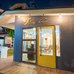 T Smy House - Hostel гостиничный бар