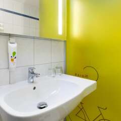 Отель ibis Styles Budapest City Венгрия, Будапешт - 4 отзыва об отеле, цены и фото номеров - забронировать отель ibis Styles Budapest City онлайн ванная фото 2