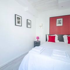 Отель 100 Luxury 2 Bedroom Beaubourg Marais Париж