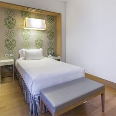 Отель NH Milano Touring 4* Стандартный номер с различными типами кроватей фото 8