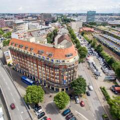 Отель a&o Hamburg Hauptbahnhof парковка
