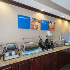 Отель Comfort Inn & Suites Maingate South питание фото 3
