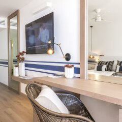 Отель LUX* Grand Gaube удобства в номере фото 2