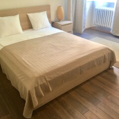 Апартаменты Apartments next to Opera комната для гостей