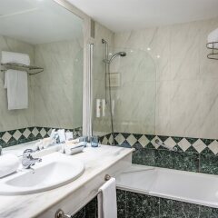 Отель Tryp Madrid Chamartin Испания, Мадрид - 1 отзыв об отеле, цены и фото номеров - забронировать отель Tryp Madrid Chamartin онлайн ванная
