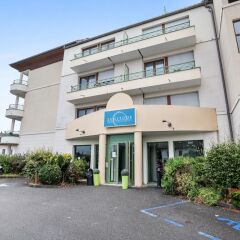 Отель Appart'City Confort Genève à Divonne les Bains Франция, Дивон-ле-Бен - отзывы, цены и фото номеров - забронировать отель Appart'City Confort Genève à Divonne les Bains онлайн парковка