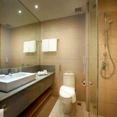 Отель Berjaya Makati Hotel Филиппины, Макати - отзывы, цены и фото номеров - забронировать отель Berjaya Makati Hotel онлайн ванная