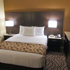 Отель La Quinta Inn & Suites Oshawa комната для гостей фото 4