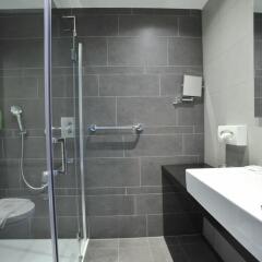 Отель XO Hotels Park West Нидерланды, Амстердам - 12 отзывов об отеле, цены и фото номеров - забронировать отель XO Hotels Park West онлайн ванная фото 2