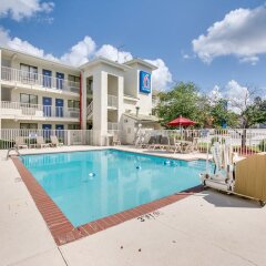 Отель Motel 6 Columbus West Колумбус бассейн фото 3