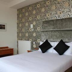 Kings Hotel комната для гостей