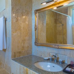 Отель Waterfront Suites Phuket by Centara ванная