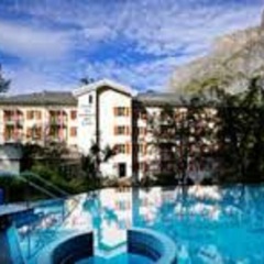 Отель Les Sources Des Alpes бассейн