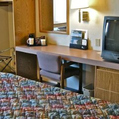 Super 8 by Wyndham Redmond in Redmond, United States of America from 147$, photos, reviews - zenhotels.com room amenities photo 2