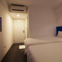 Emis Hotel сейф в номере