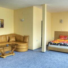 Отель Neon Guest Rooms Болгария, Шумен - отзывы, цены и фото номеров - забронировать отель Neon Guest Rooms онлайн комната для гостей фото 2