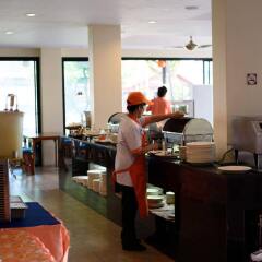 Отель Srisuksant Resort интерьер отеля