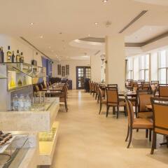 Отель Holiday Inn Abu Dhabi Downtown питание фото 2