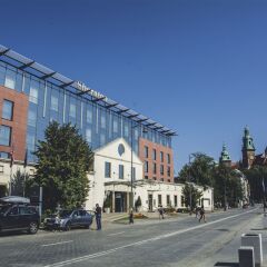 Отель Sheraton Grand Krakow парковка