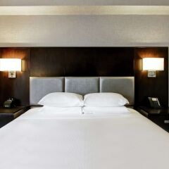 Отель DoubleTree by Hilton Hotel Toronto Downtown Канада, Торонто - отзывы, цены и фото номеров - забронировать отель DoubleTree by Hilton Hotel Toronto Downtown онлайн сейф в номере