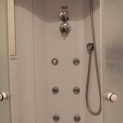 Гостиница Меблированные комнаты Аэрохостел в Москве 5 отзывов об отеле, цены и фото номеров - забронировать гостиницу Меблированные комнаты Аэрохостел онлайн Москва ванная