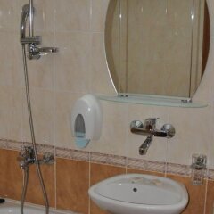 Отель Family Hotel Shoky Болгария, Чепеларе - отзывы, цены и фото номеров - забронировать отель Family Hotel Shoky онлайн ванная