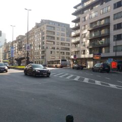 Отель Appartement au centre Брюссель парковка