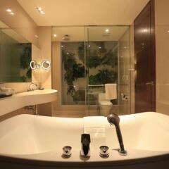 Отель Phuket Graceland Resort And Spa Таиланд, Пхукет - 6 отзывов об отеле, цены и фото номеров - забронировать отель Phuket Graceland Resort And Spa онлайн ванная