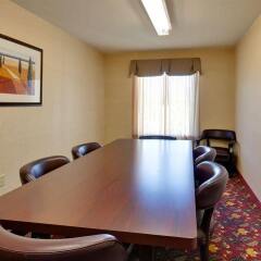 Отель Country Inn & Suites Queensbury