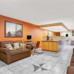 Super 8 by Wyndham Albany in Albany, United States of America from 111$, photos, reviews - zenhotels.com guestroom