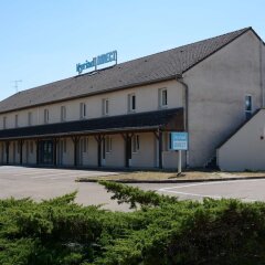 Отель Kyriad Auxerre - Appoigny парковка