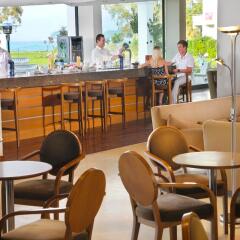 Отель TUI Family Life Kerkyra Golf Греция, Корфу - отзывы, цены и фото номеров - забронировать отель TUI Family Life Kerkyra Golf онлайн гостиничный бар