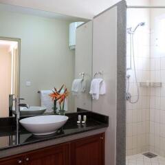 Отель Les Chamblynes Villas at Port Chambly Маврикий, Порт-Чамбли - отзывы, цены и фото номеров - забронировать отель Les Chamblynes Villas at Port Chambly онлайн ванная фото 2