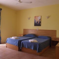 Отель Sunseeker Holiday Complex Буджибба комната для гостей