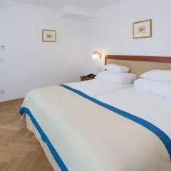 Ambassador Hotel комната для гостей фото 3
