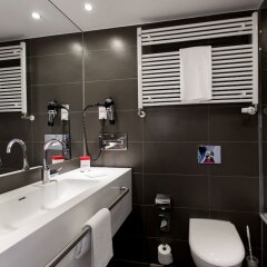 Отель DORMERO Hotel Hannover Германия, Ганновер - отзывы, цены и фото номеров - забронировать отель DORMERO Hotel Hannover онлайн ванная фото 2