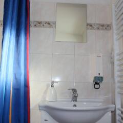 Отель Pension Lukas Guest House ванная фото 2