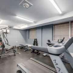 Отель Regency Suites Hotel Канада, Калгари - отзывы, цены и фото номеров - забронировать отель Regency Suites Hotel онлайн фитнесс-зал фото 2